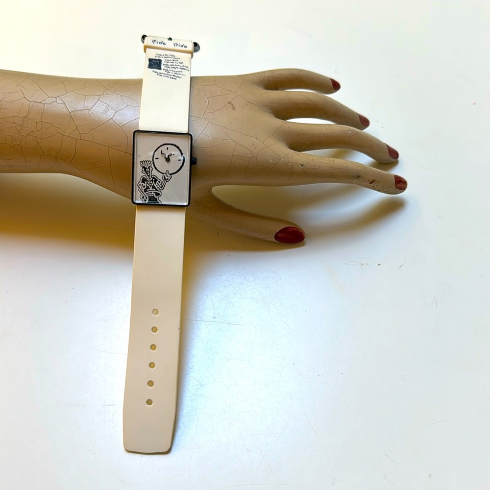 FIDO DIDO Vintage RARE 80’s Artsy white & Black quartz watch~requires battery